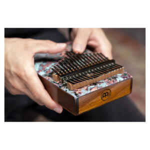 Meinl KA17CR Percussion Sound Hole Designer Solid Kalimba - Slika 5